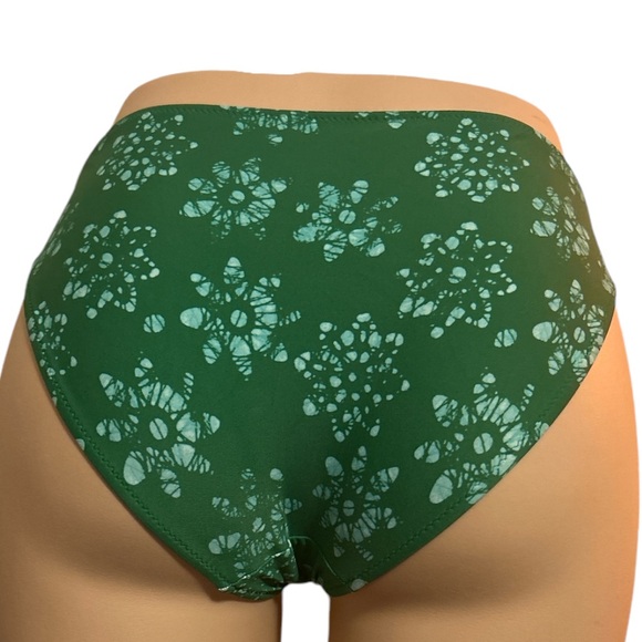 Aerie Green Floral Unlined Underwire Bottom
Bikini Size M - Picture 4 of 10